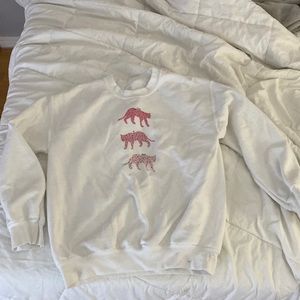 white stay at home. trendy pullover